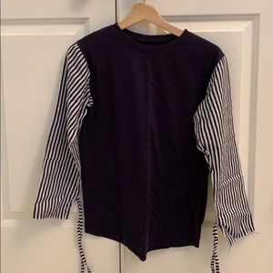 Dark blue striped arm shirt